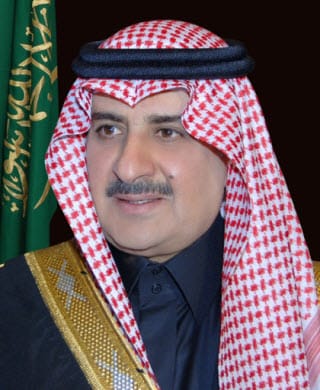 أمير تبوك يطمئن على صحة المواطن العنزي