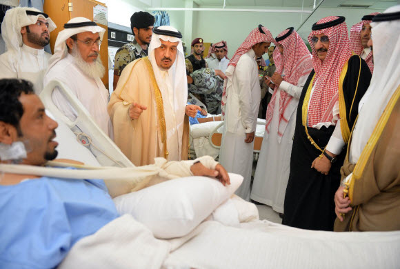 تعزية أمير القصيم ووزير الداخلية لذوي الشهيد