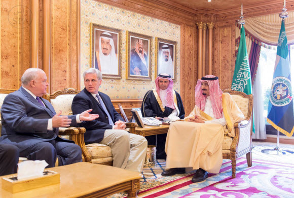 ولي العهد يستقبل كيفين مكارثي: تفاصيل اللقاء