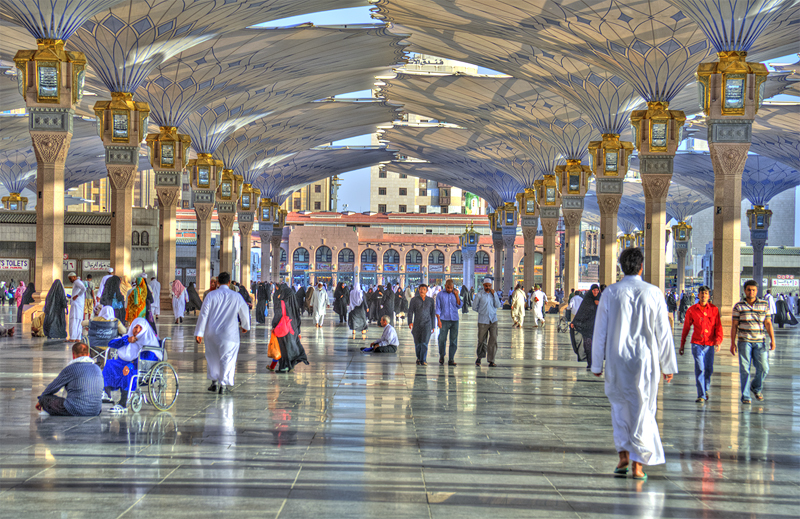 ضيوف الرحمن في المدينة: توافد الآلاف