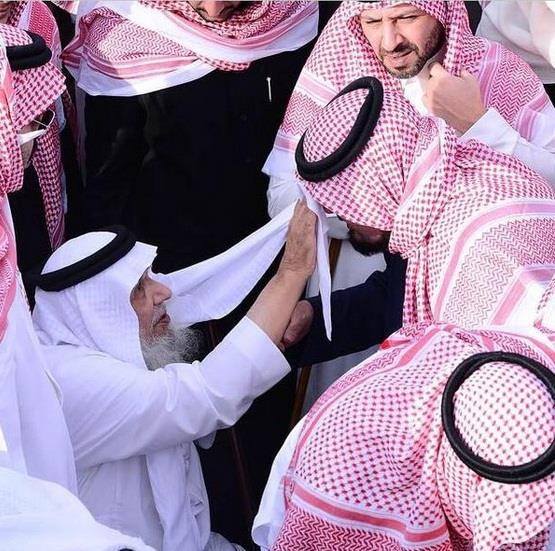 الأمير ممدوح بن عبدالعزيز: صورة مؤثرة
