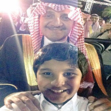 طفل يوقف أمير الشرقية لالتقاط سيلفي