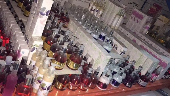 ضبط معمل لتصنيع العطور بالرياض