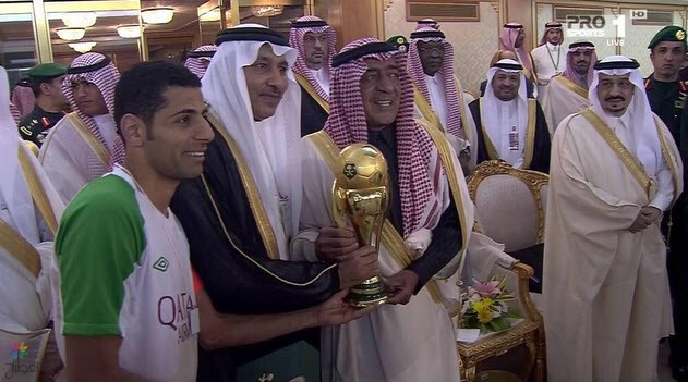 الأهلي يحقق كأس ولي العهد (فيديو)