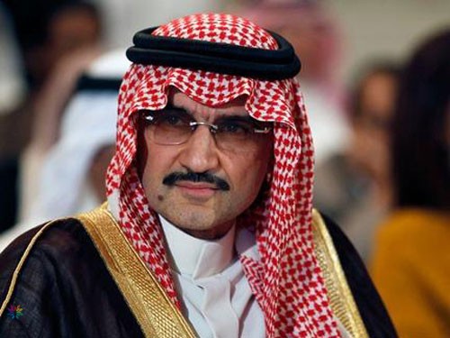 الوليد يهدي الهلال 25 سيارة - هدية ملكية