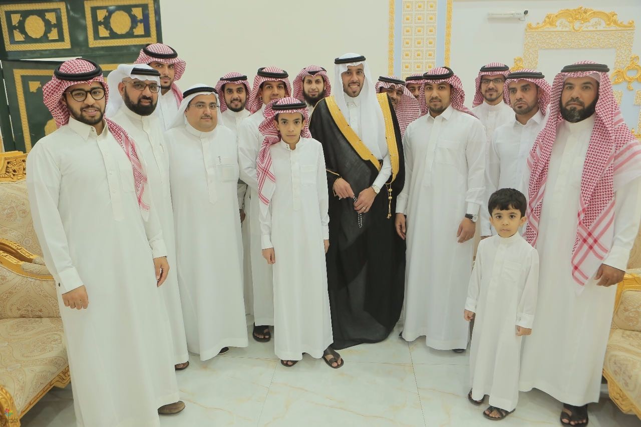 ولي العهد يزور قبر الأمير نايف