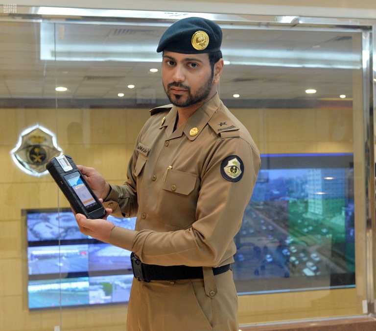 التحقق من تصاريح الحج: الأمن العام يبدأ العمل