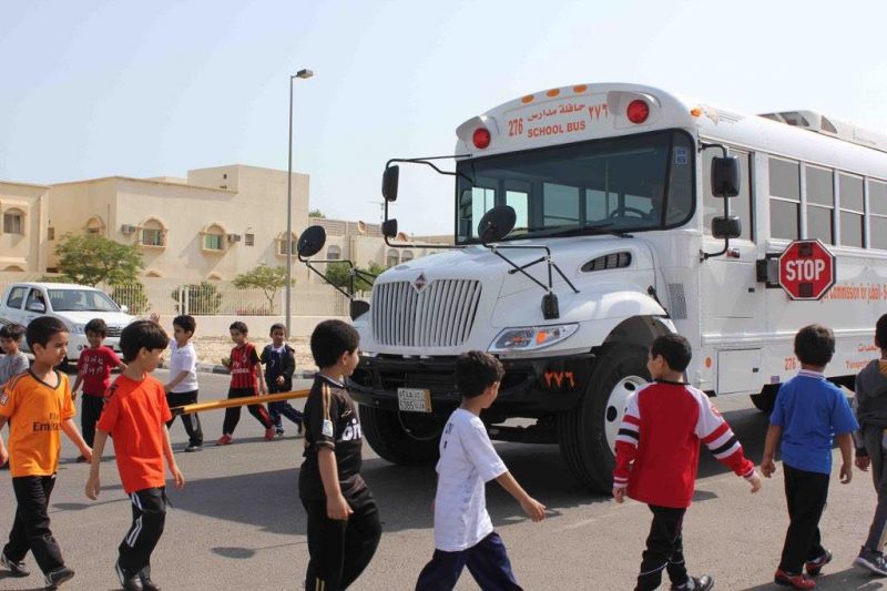 حافلة مدرسية تدهس طالب بالجبيل