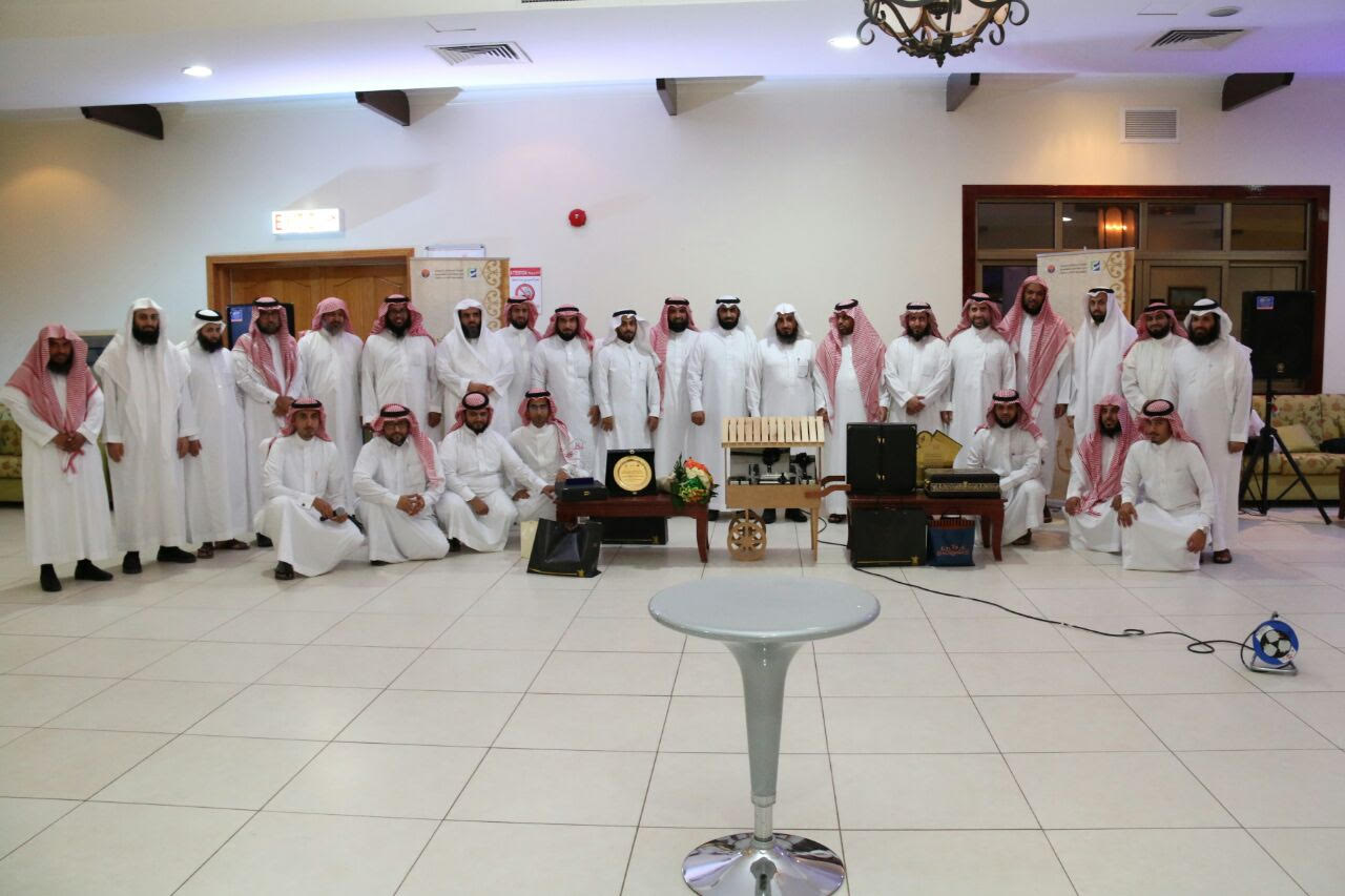 تكريم الأستاذ طارق البليهد في مدرسة الإمام عاصم