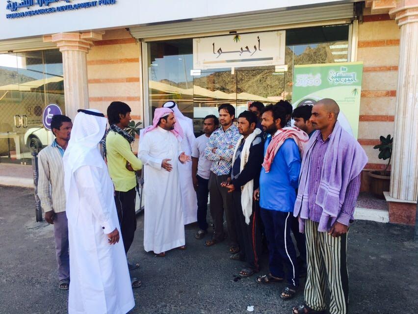 "العمل"تلزم شركة مقاولات في نجران بدفع أجور عامليها المتأخرة