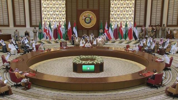 القمة الخليجية تستنكر تدخلات إيران