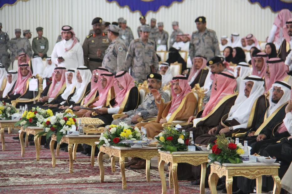 تغطيات: تفاصيل جلوس النساء في الصف الأول