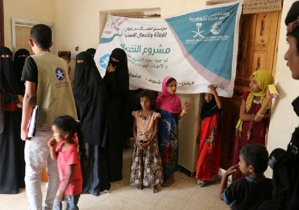 مركز الملك سلمان للإغاثة يتفقد مشروع علاج سوء التغذية في مديرية نصاب بمحافظة شبوة