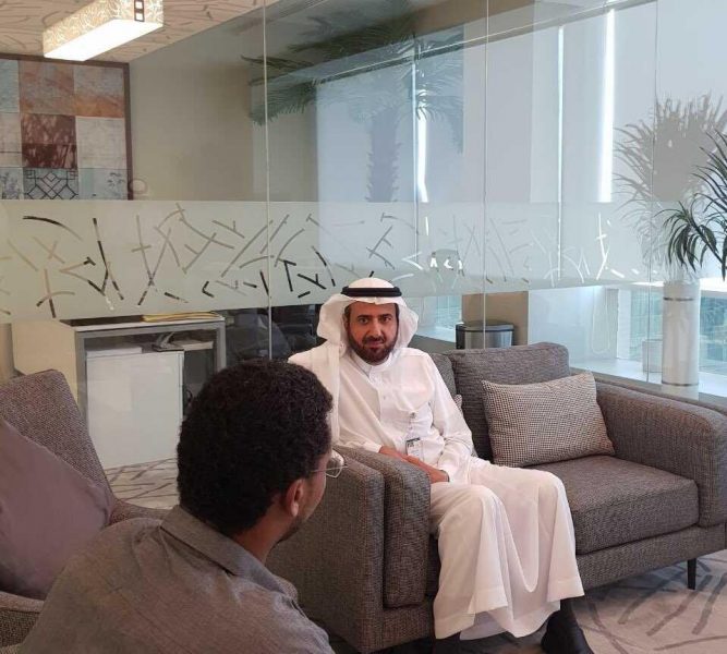 "الربيعة" يلتقي بالطبيب ويشكره على نزاهته..ملاحقه من اعتدى عليه لفظياً مع الجهات المختصة