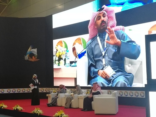 طارق العلي ويوسف الجراح والكاتبة هناء العمير عبر مسرح ملتقى ألوان السعودية