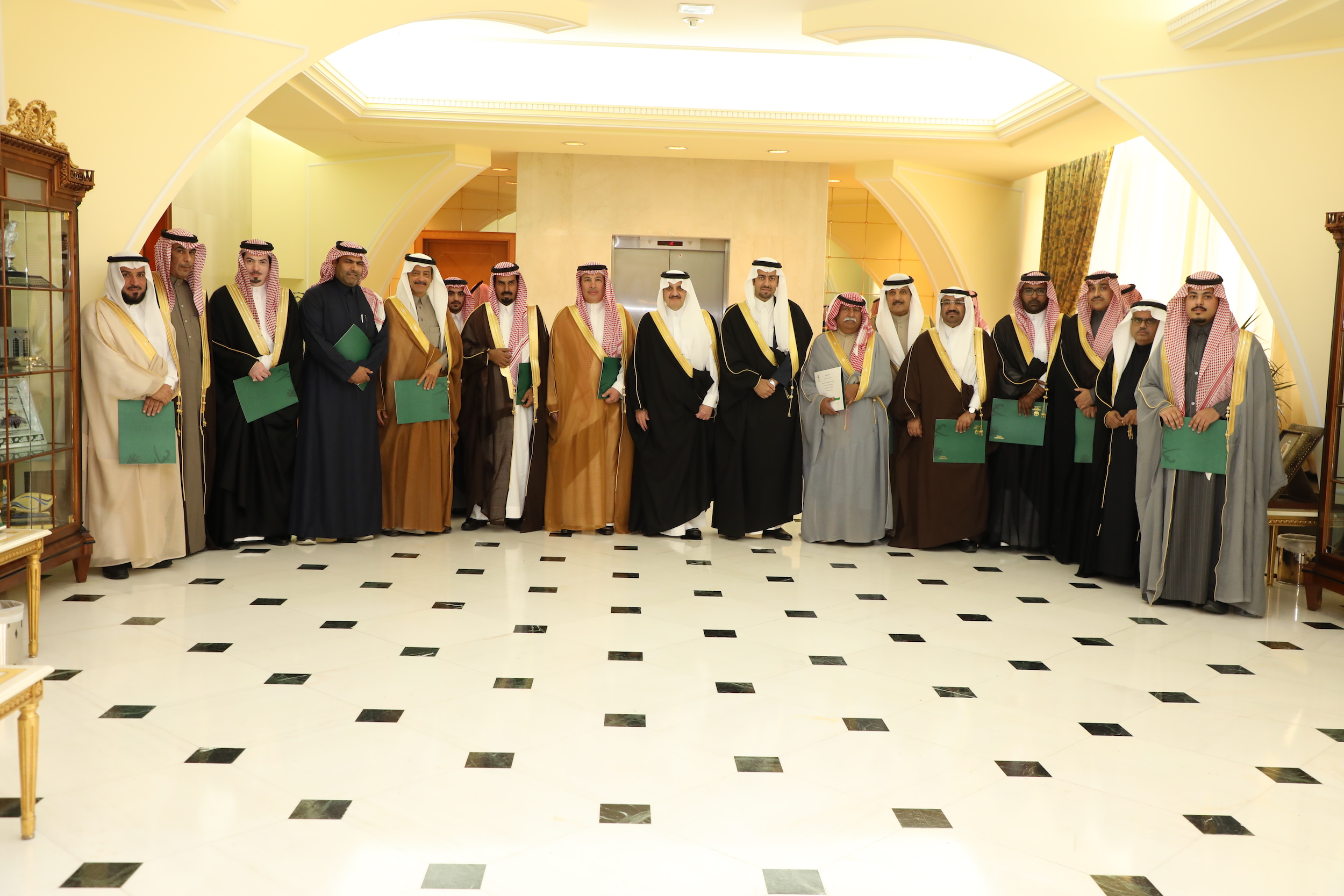 الأمير سعود بن نايف يكرّم الجهات المشاركة والداعمين لمهرجان ربيع النعيرية