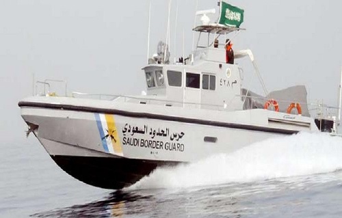 حرس الحدود بالقطيف ينقذ عائلة بالقرب من شاطئ دارين