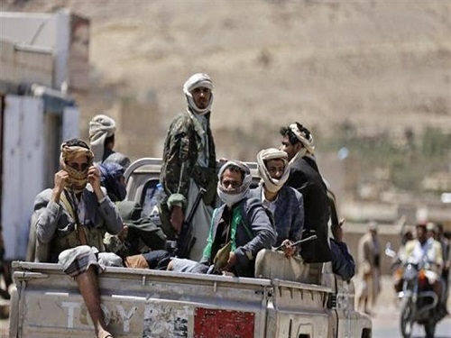 ميليشيا الحوثي الإرهابية تفشل في إطلاق صاروخ الى المملكة ويسقط على أماكن أهله بالسكان في اليمن