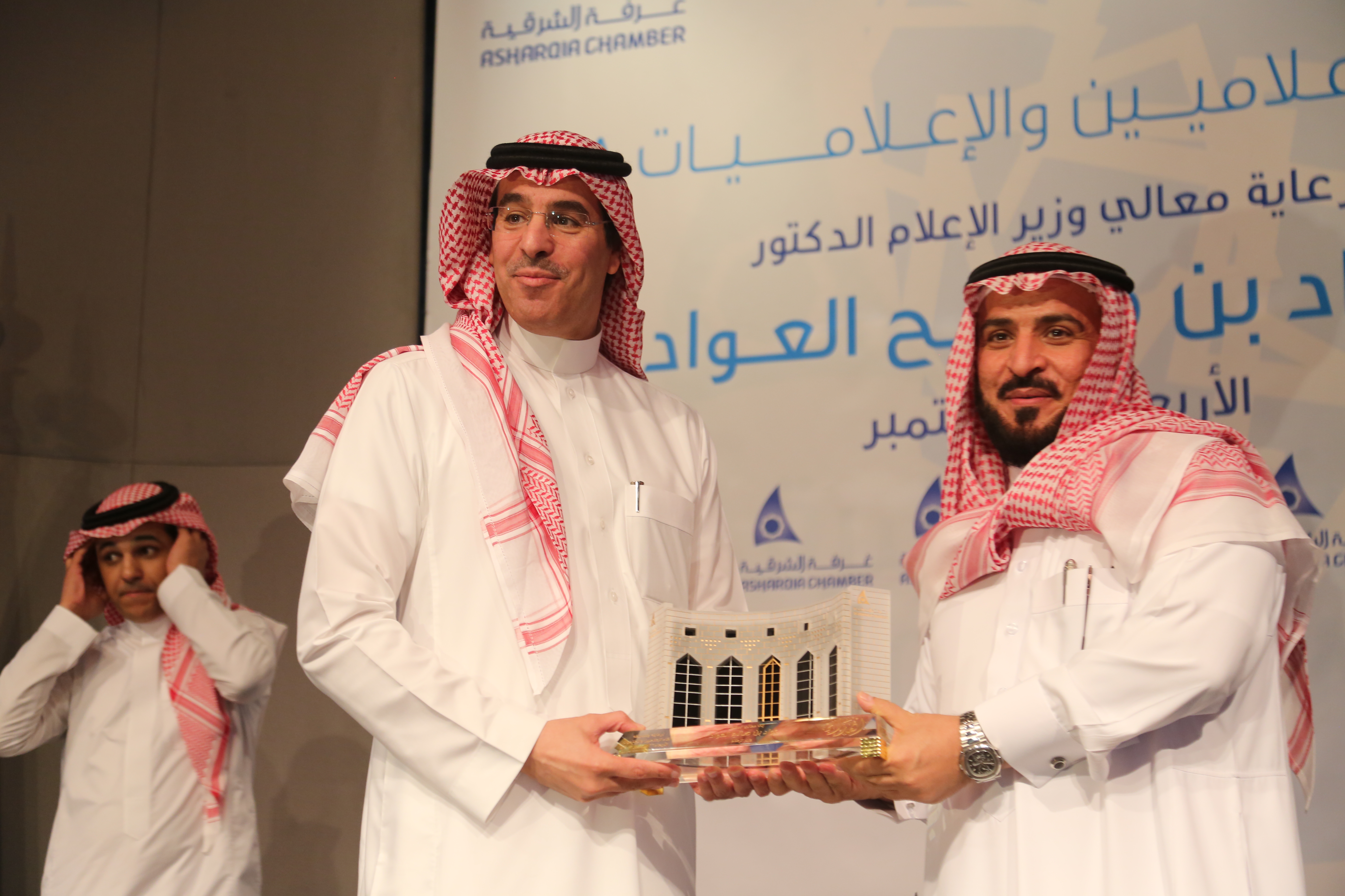 العواد: نعمل على إعادة تقييم 700 صحيفة الكترونية والبقاء للأفضل (صور)