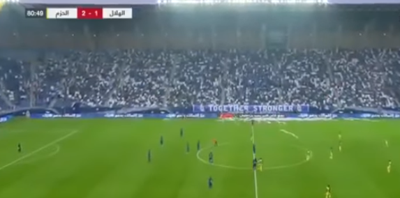 بالفيديو.. الحزم يُذيق الهلال طعم الخسارة الأولى