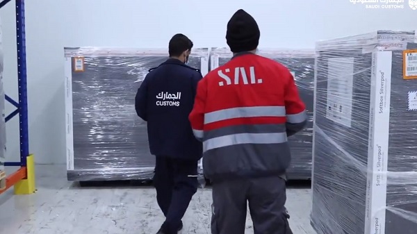 وصول رابع شحنات لقاح كورونا.. والجمارك: الأولوية للواردات الطبية