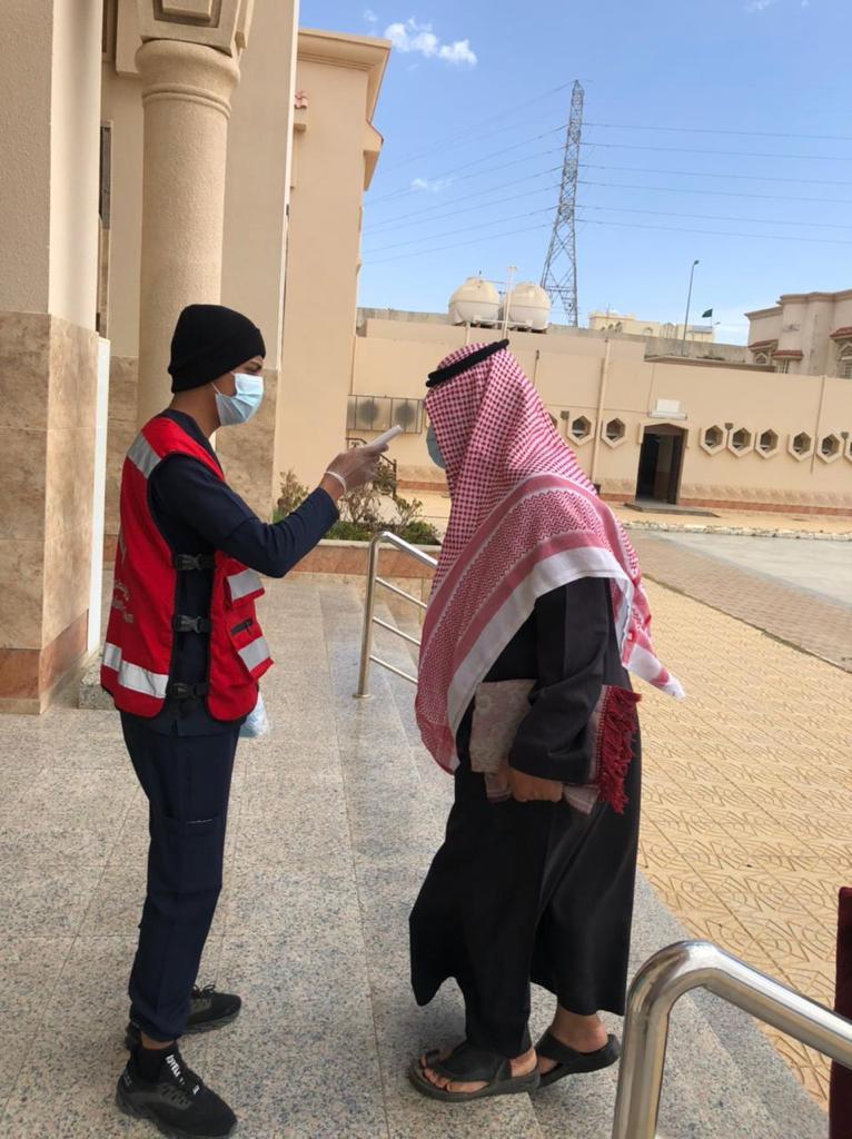 الهلال الأحمر بمنطقة الباحة ينفذ مبادرة تطوعية  (الباحة آمنة)