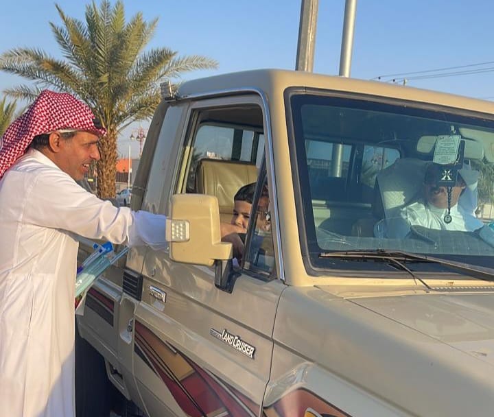 بالترحيب والهدايا..استقبالاً محفزاً من " بلدية تيماء " لطلاب المحافظة العائدين لمقاعد الدراسة ‏@jbal1234