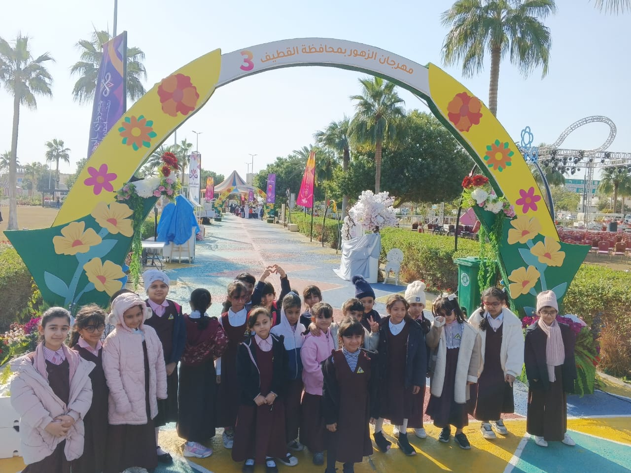4000 طالب وطالبة في زيارة لمهرجان الزهور بسيهات