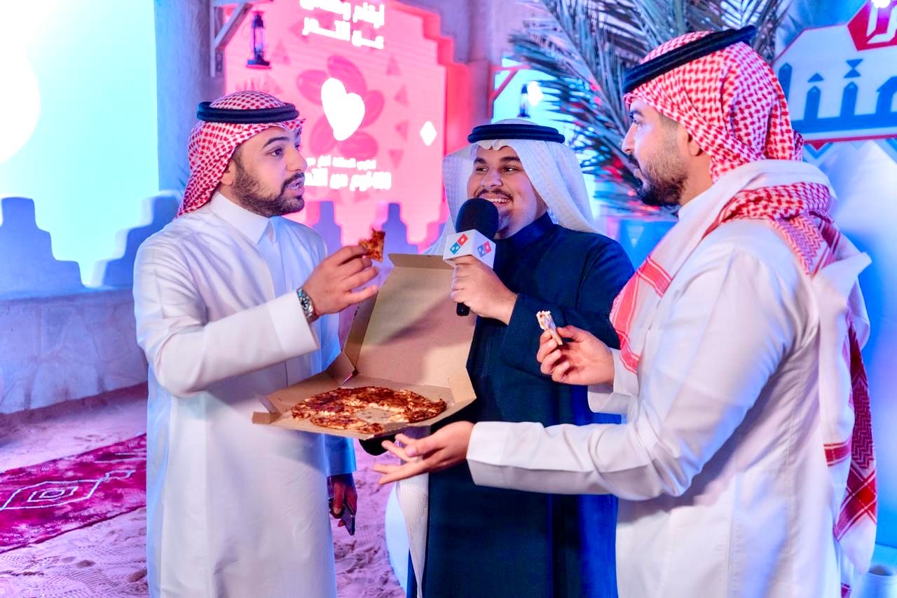 “بيتزا التمر تُزيّن قائمة دومينوز السعودية بشراكة مع المركز الوطني للنخيل و التمور"