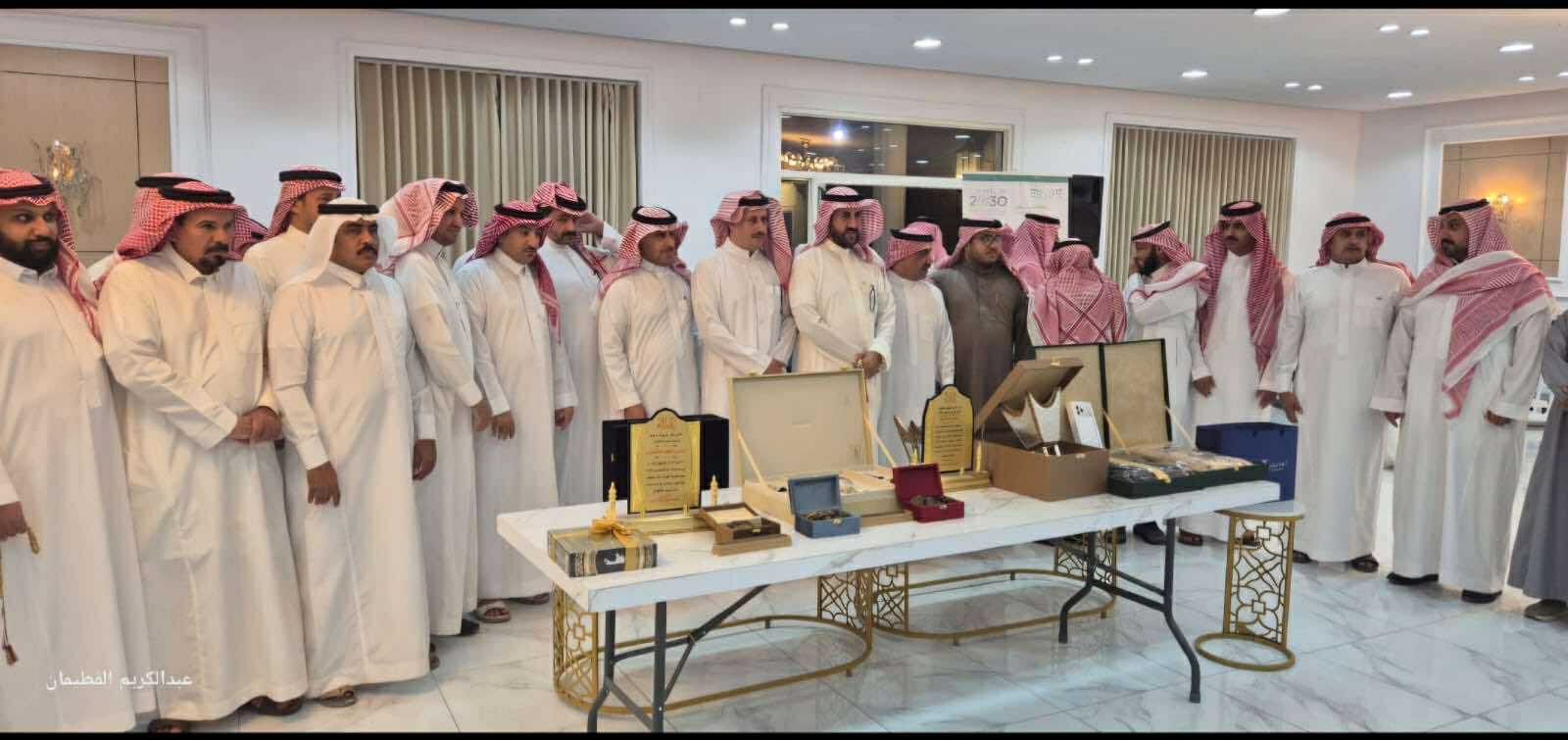 "ثانوية رشيد العمرو" تُكرّم المدير السابق في حفل وفاء